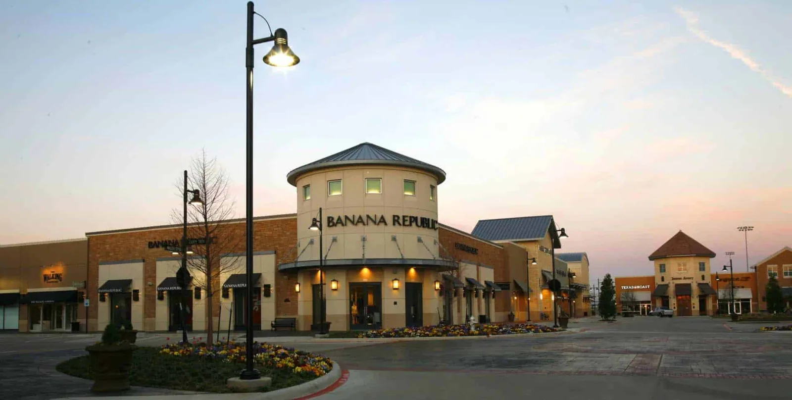 Big-Box Retail Roofing in Rancho Cucamonga, CA Big-Box Retail Roofing in Rancho Cucamonga, CA